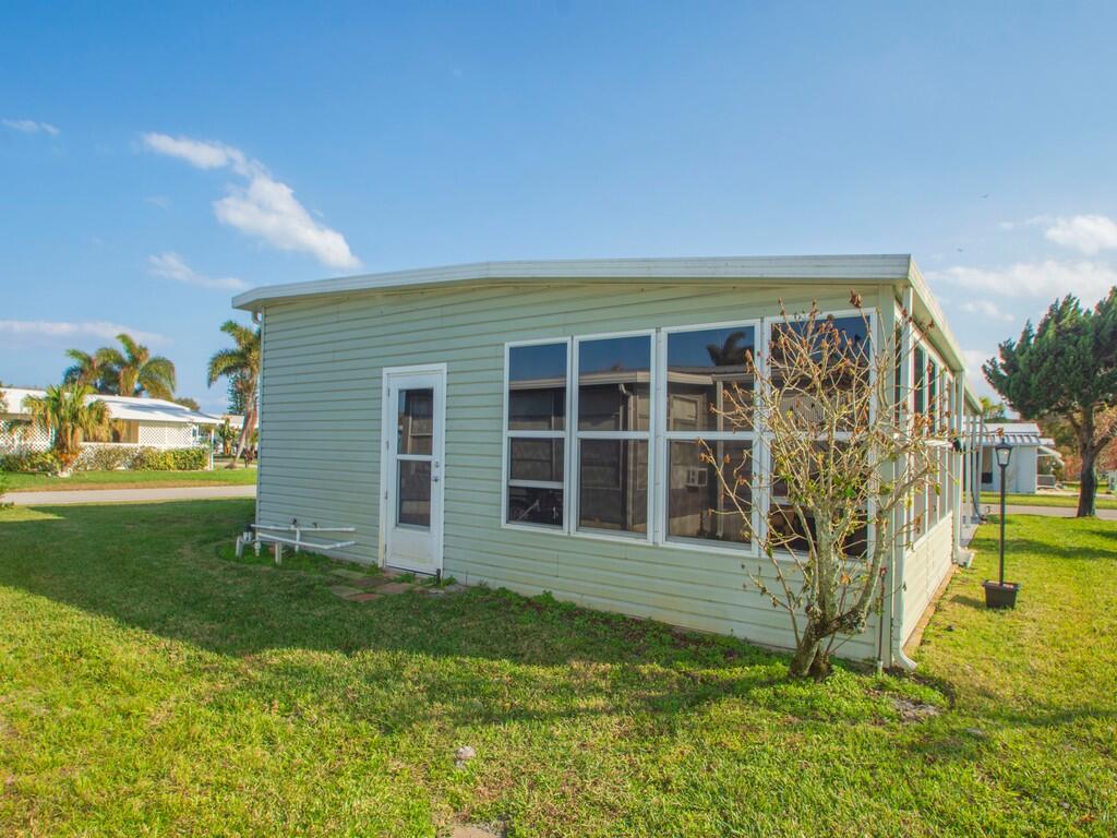 309 NE Pinelake Village Boulevard