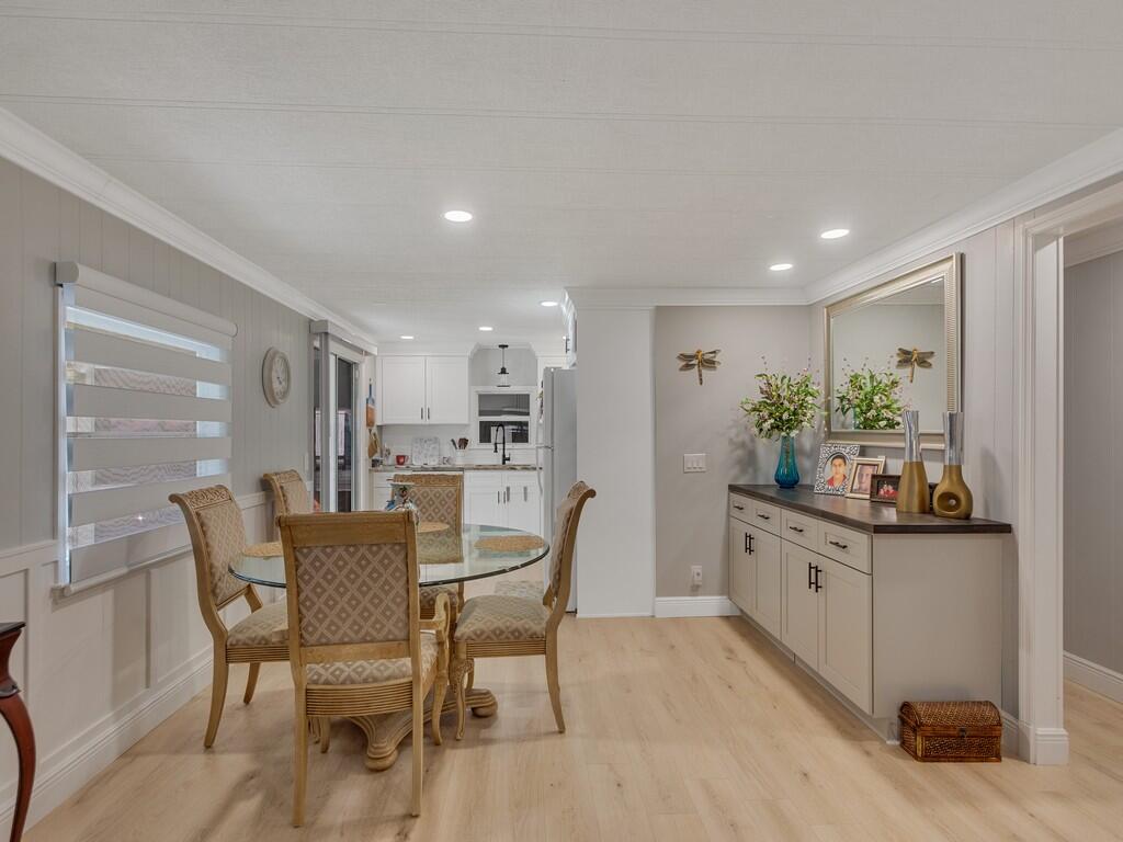 309 NE Pinelake Village Boulevard