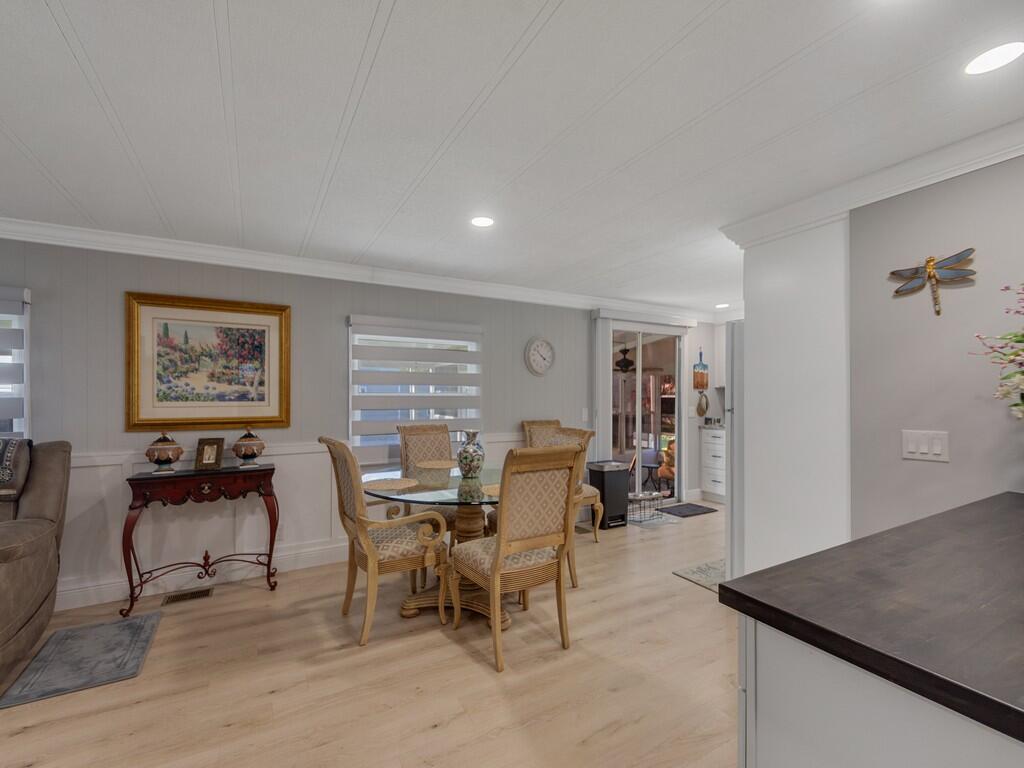 309 NE Pinelake Village Boulevard