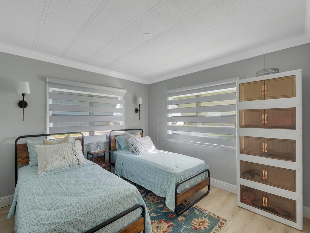 309 NE Pinelake Village Boulevard