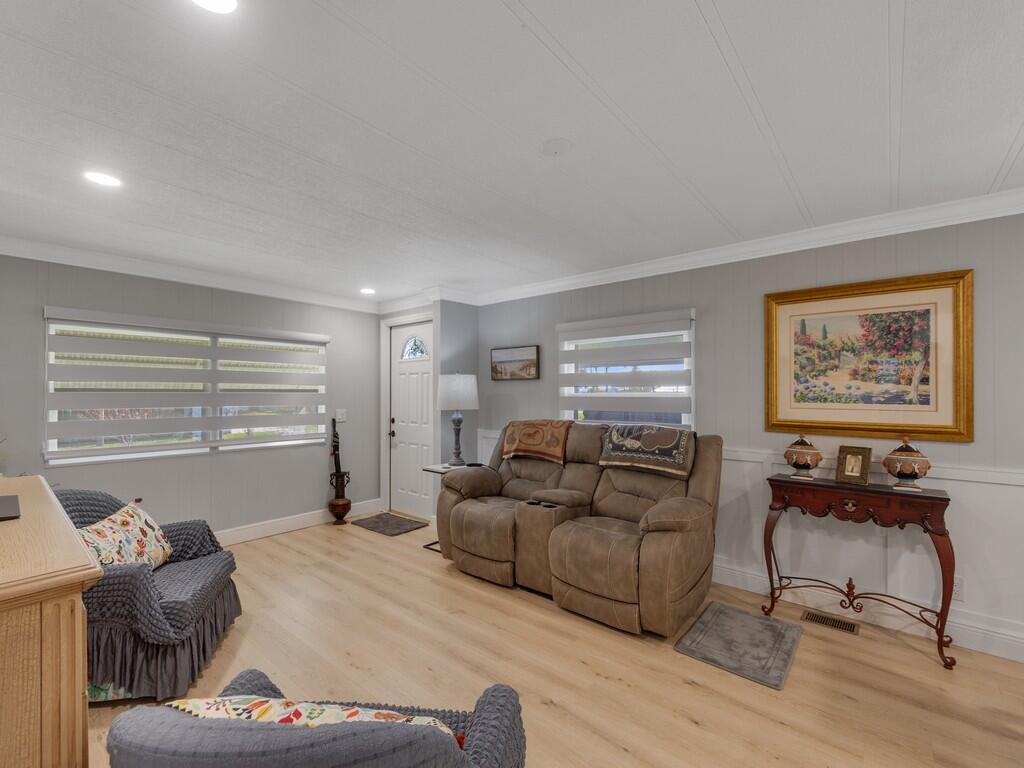 309 NE Pinelake Village Boulevard