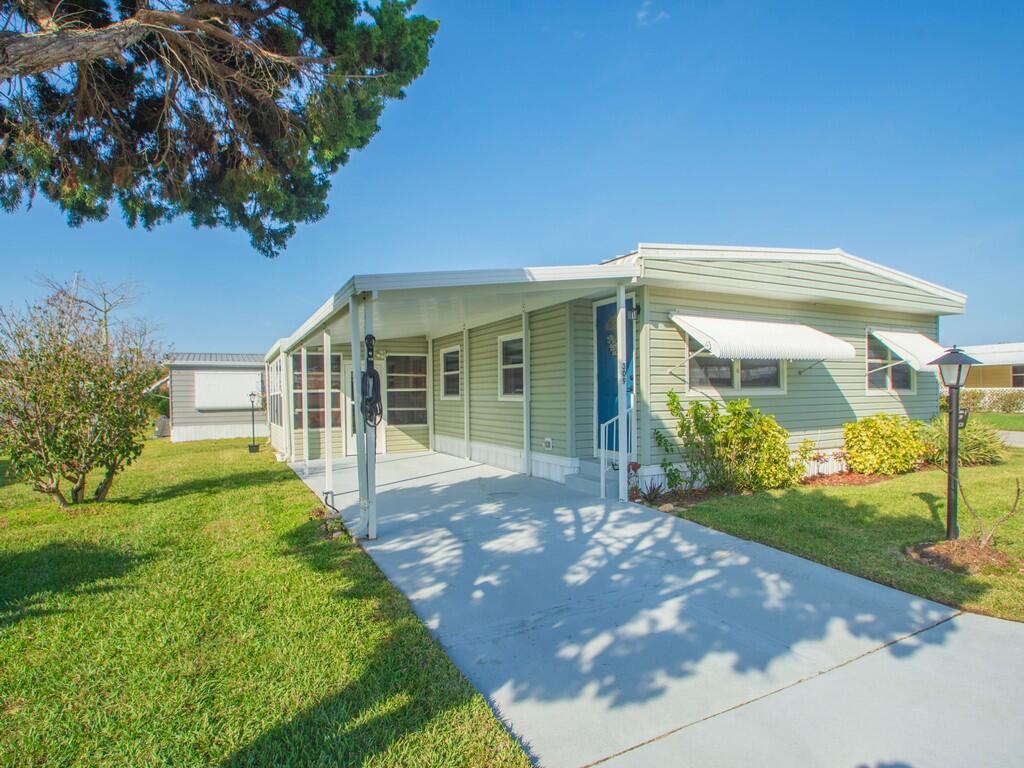 309 NE Pinelake Village Boulevard