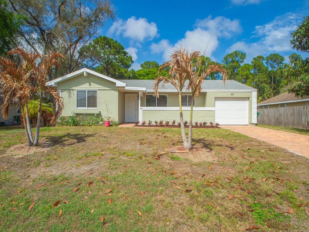 2317 SE Gillette Avenue, Port St. Lucie