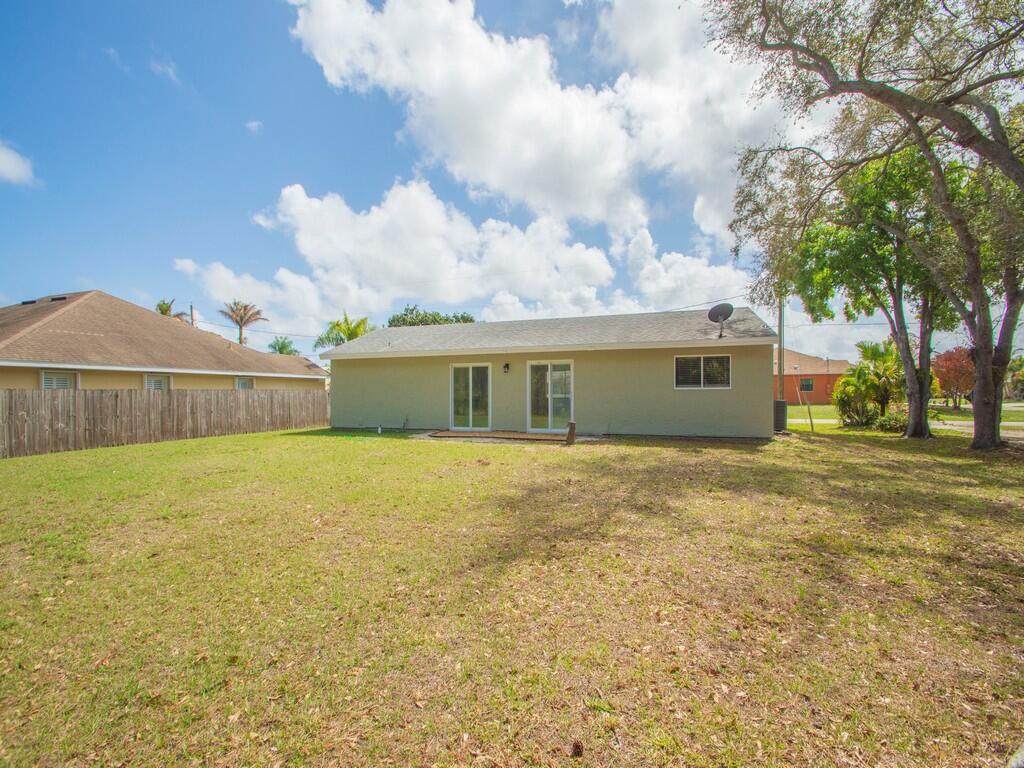 2317 SE Gillette Avenue, Port St. Lucie