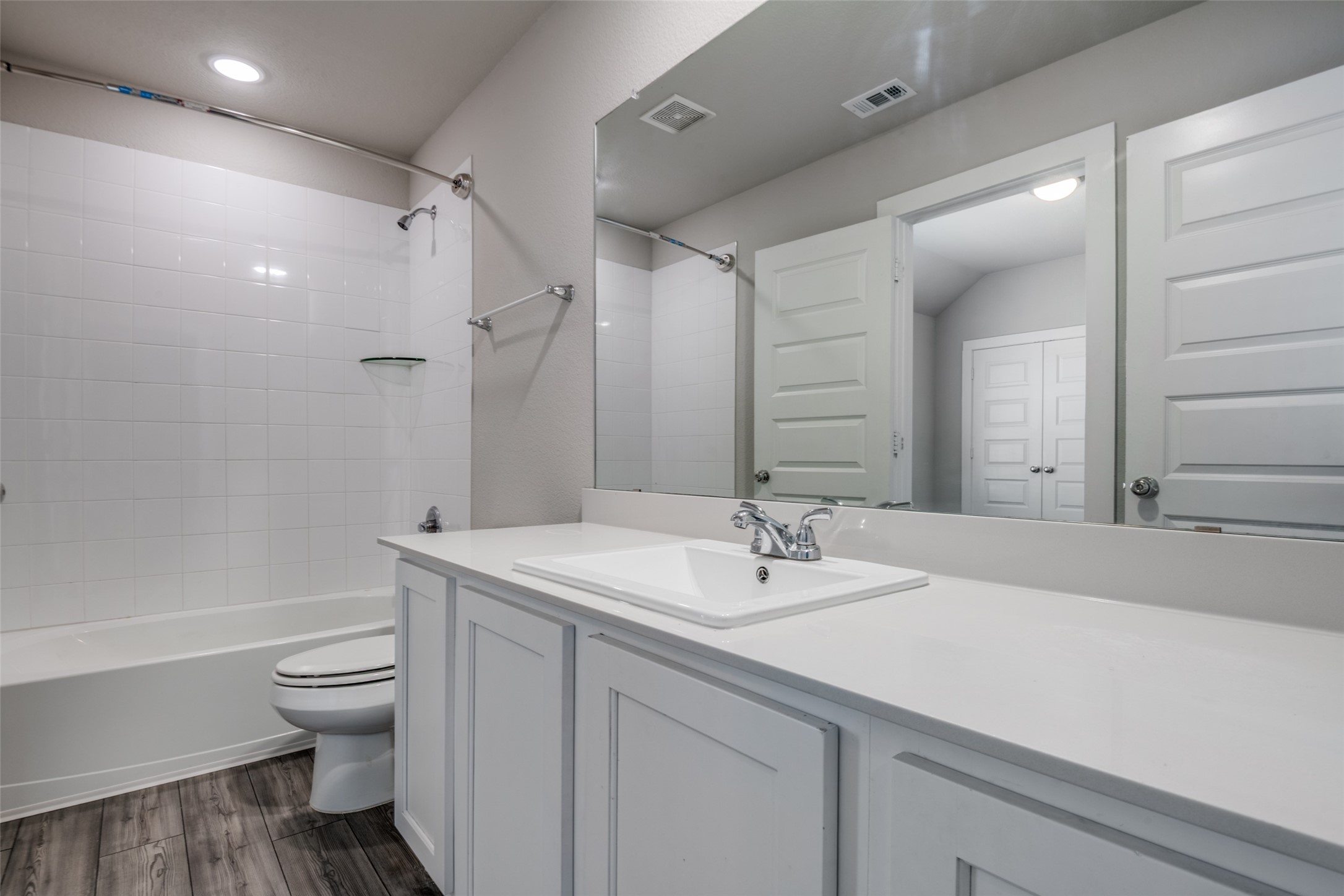 2412 Green River Road