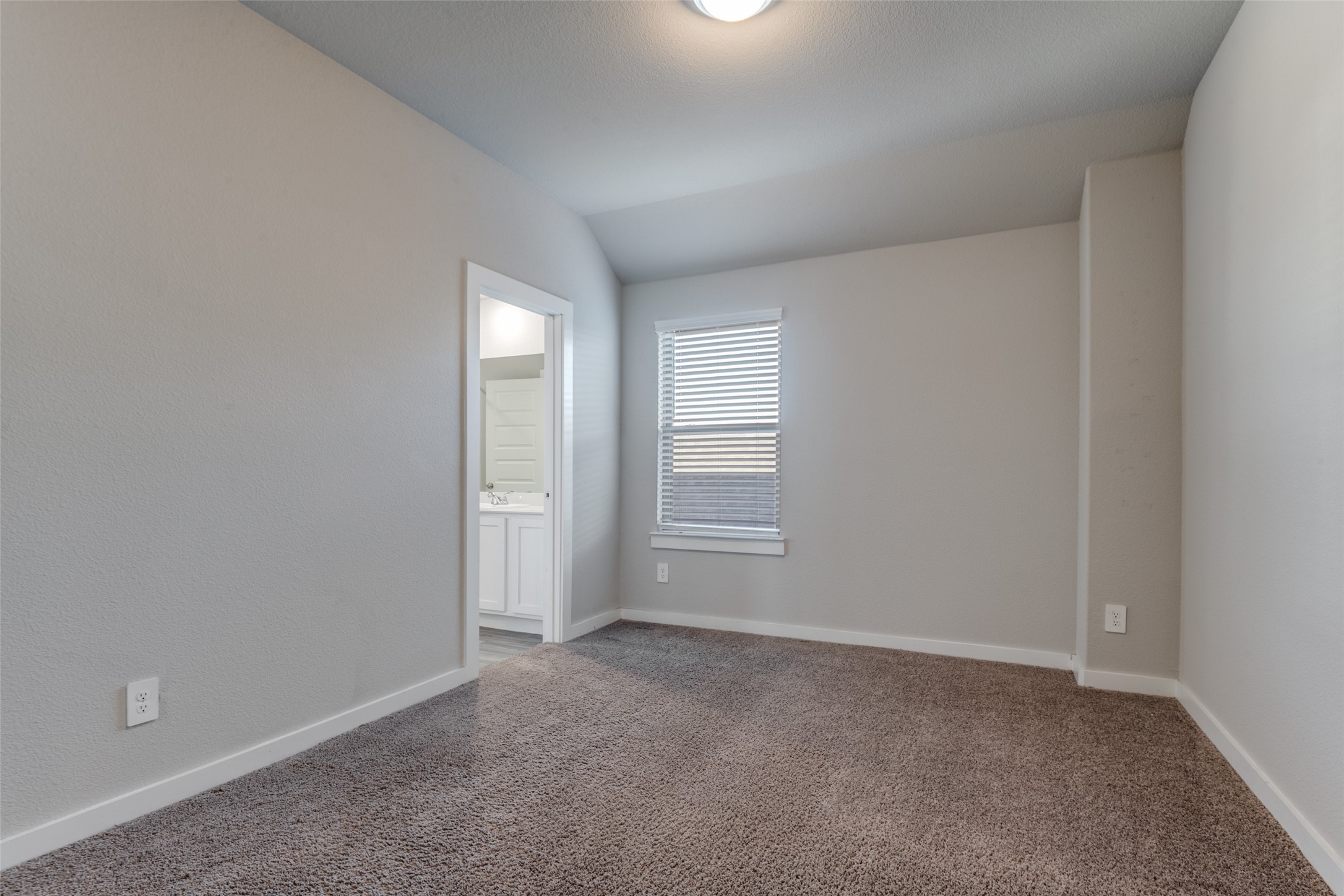 2412 Green River Road