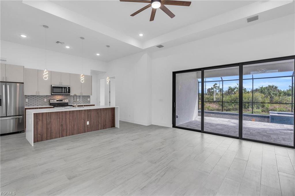 15401 AQUA CIR