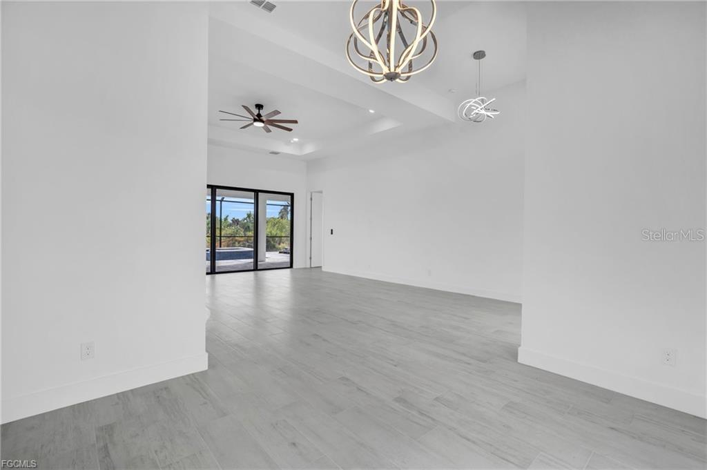 15401 AQUA CIR