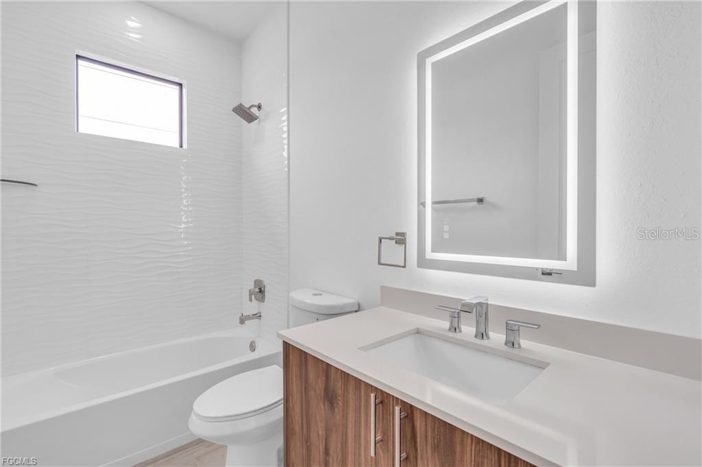 15401 AQUA CIR