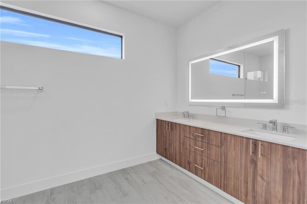 15401 AQUA CIR