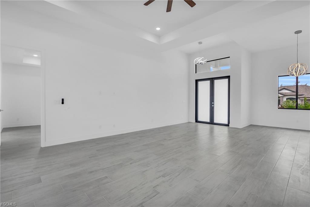 15401 AQUA CIR