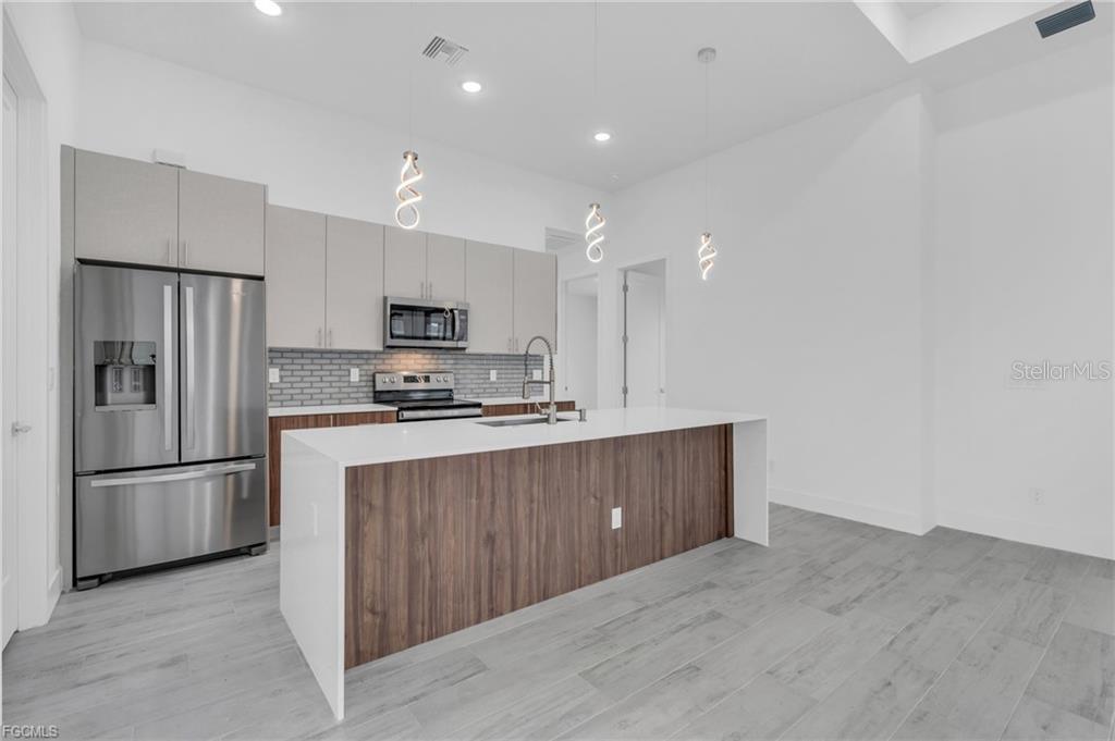 15401 AQUA CIR