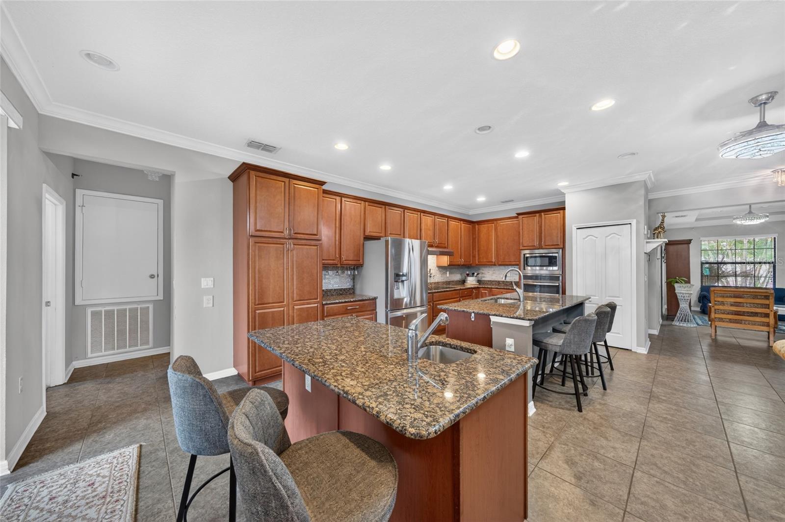 4054 RIVER BANK WAY #4054