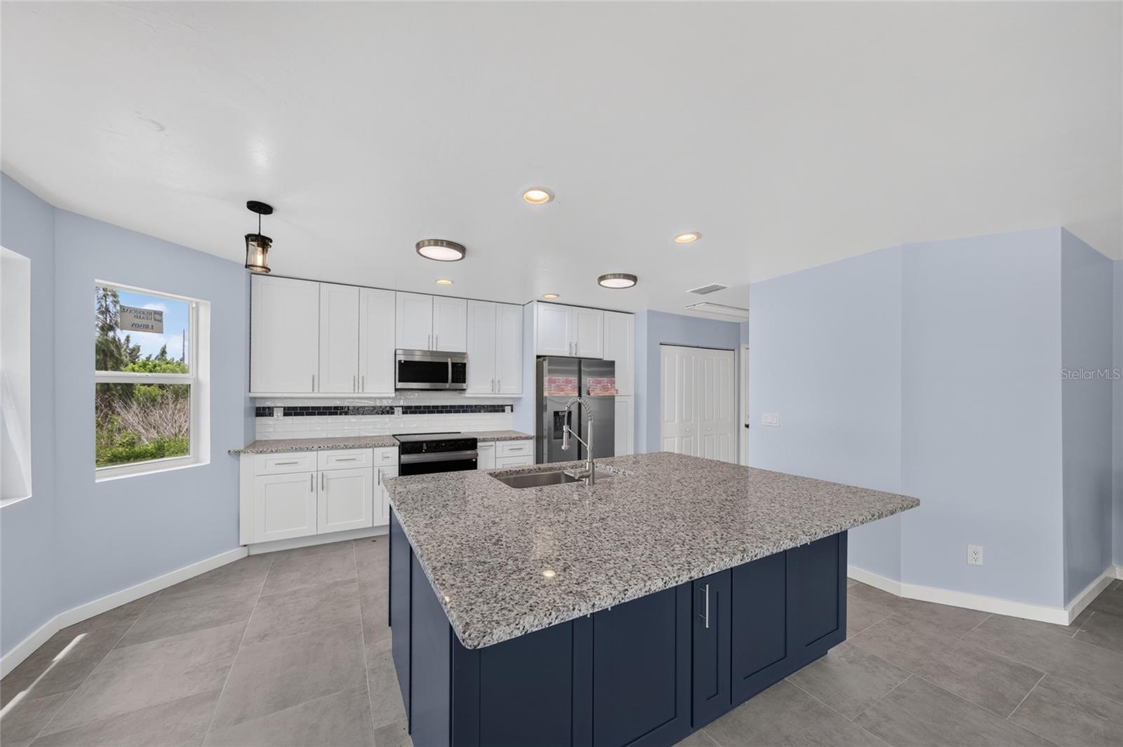 428 SW 19TH AVE