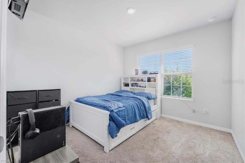 1216 NW 21ST PL