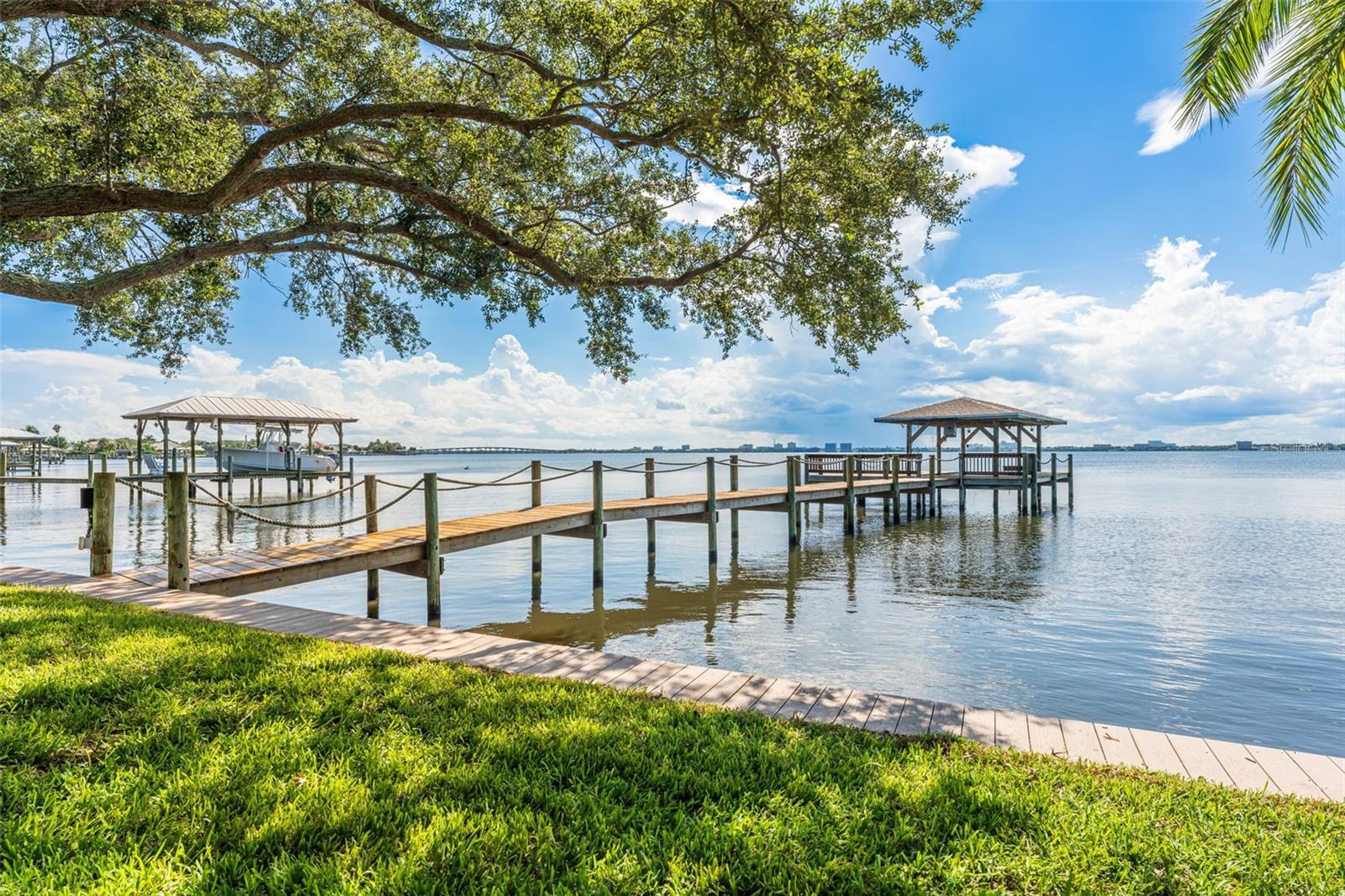1745 SHORE VIEW DR