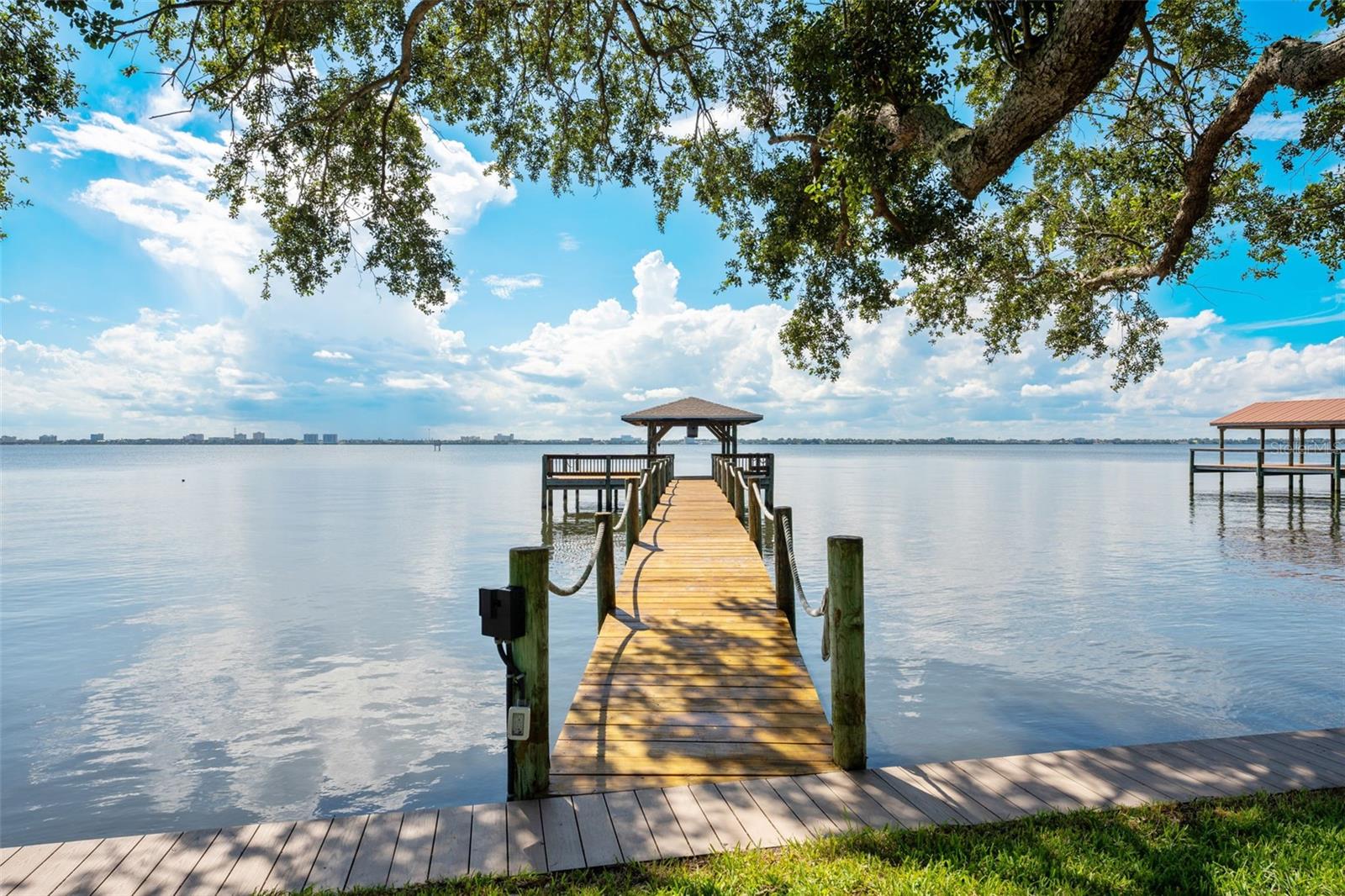 1745 SHORE VIEW DR