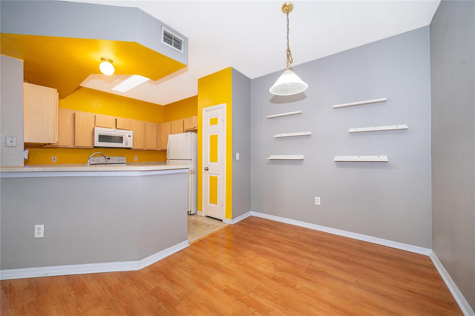 2015 ERVING CIR #201