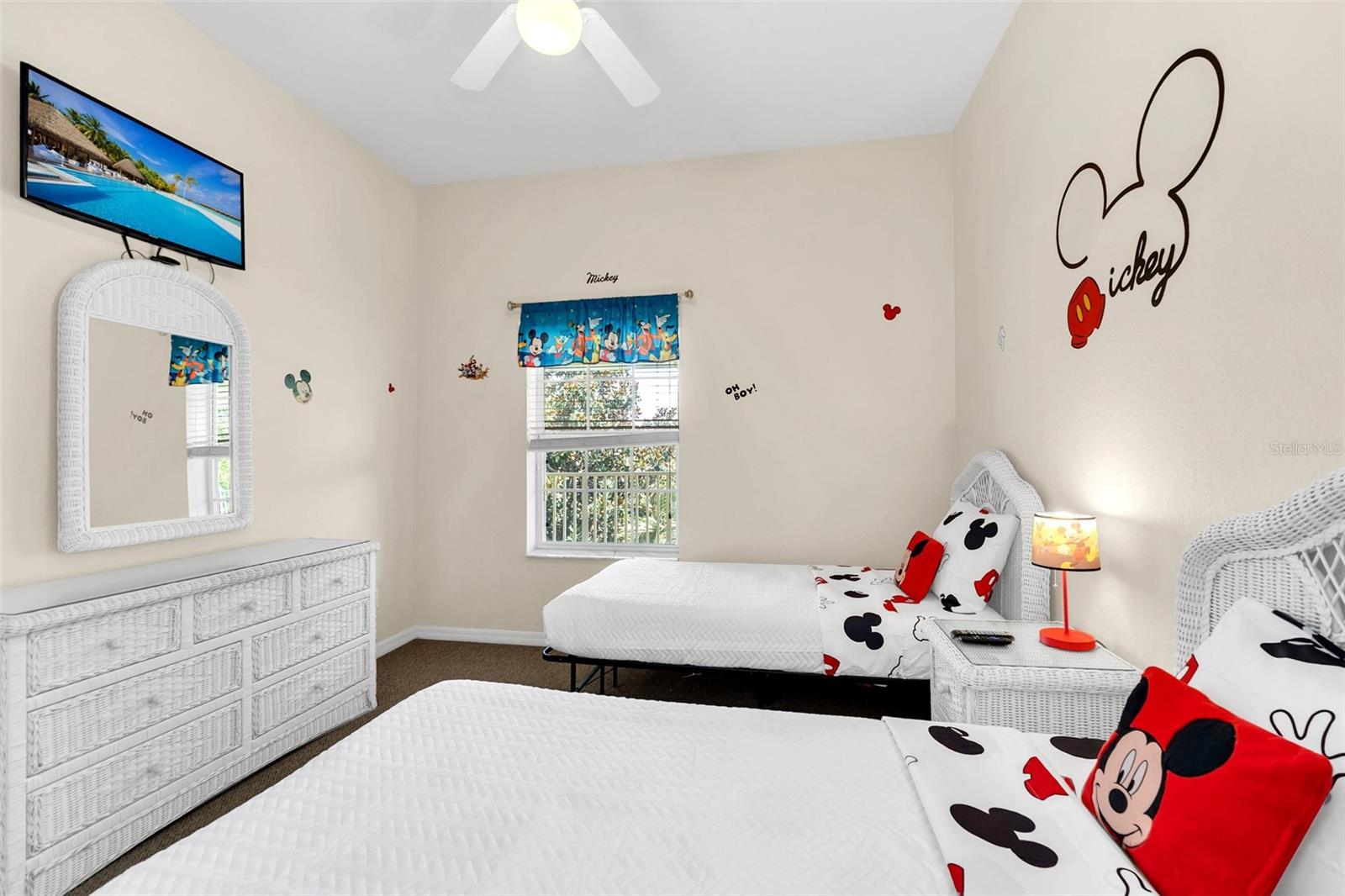 615 LUCAYA LOOP