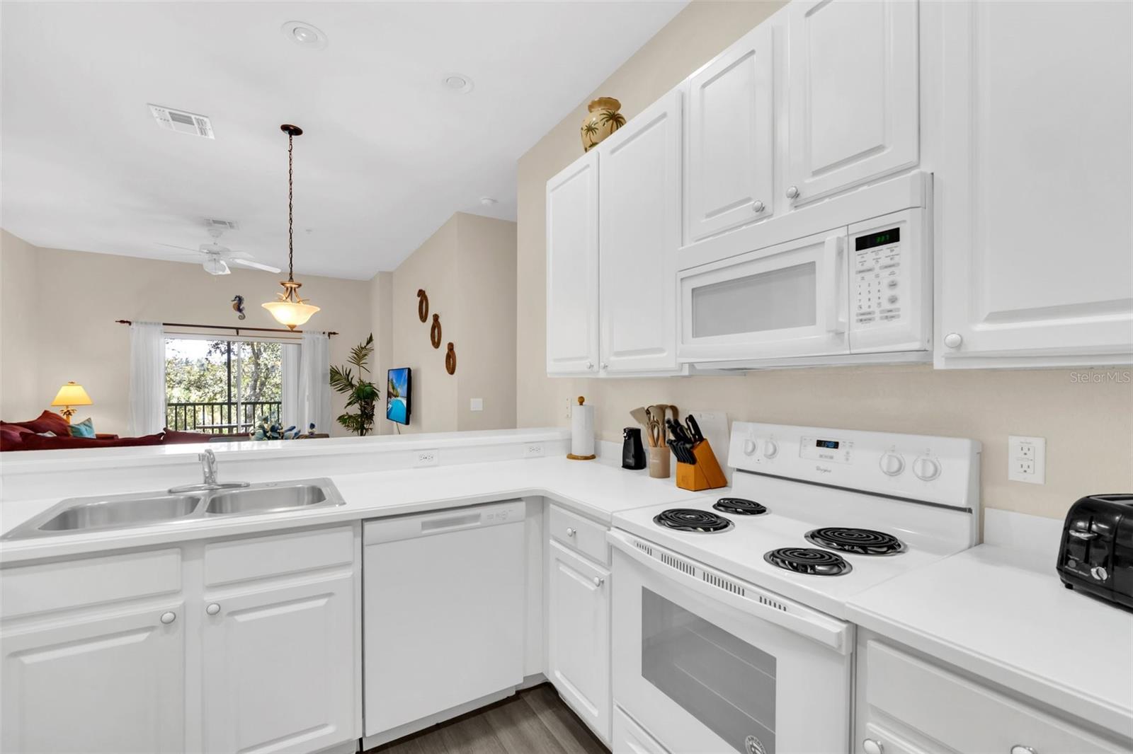 615 LUCAYA LOOP