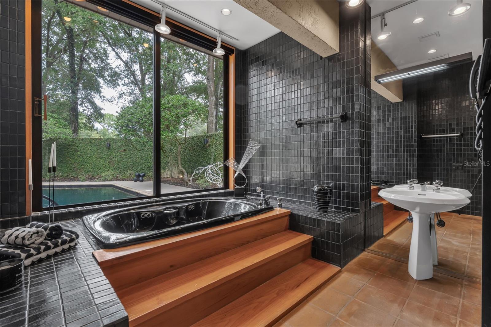 111 SAND PINE LN