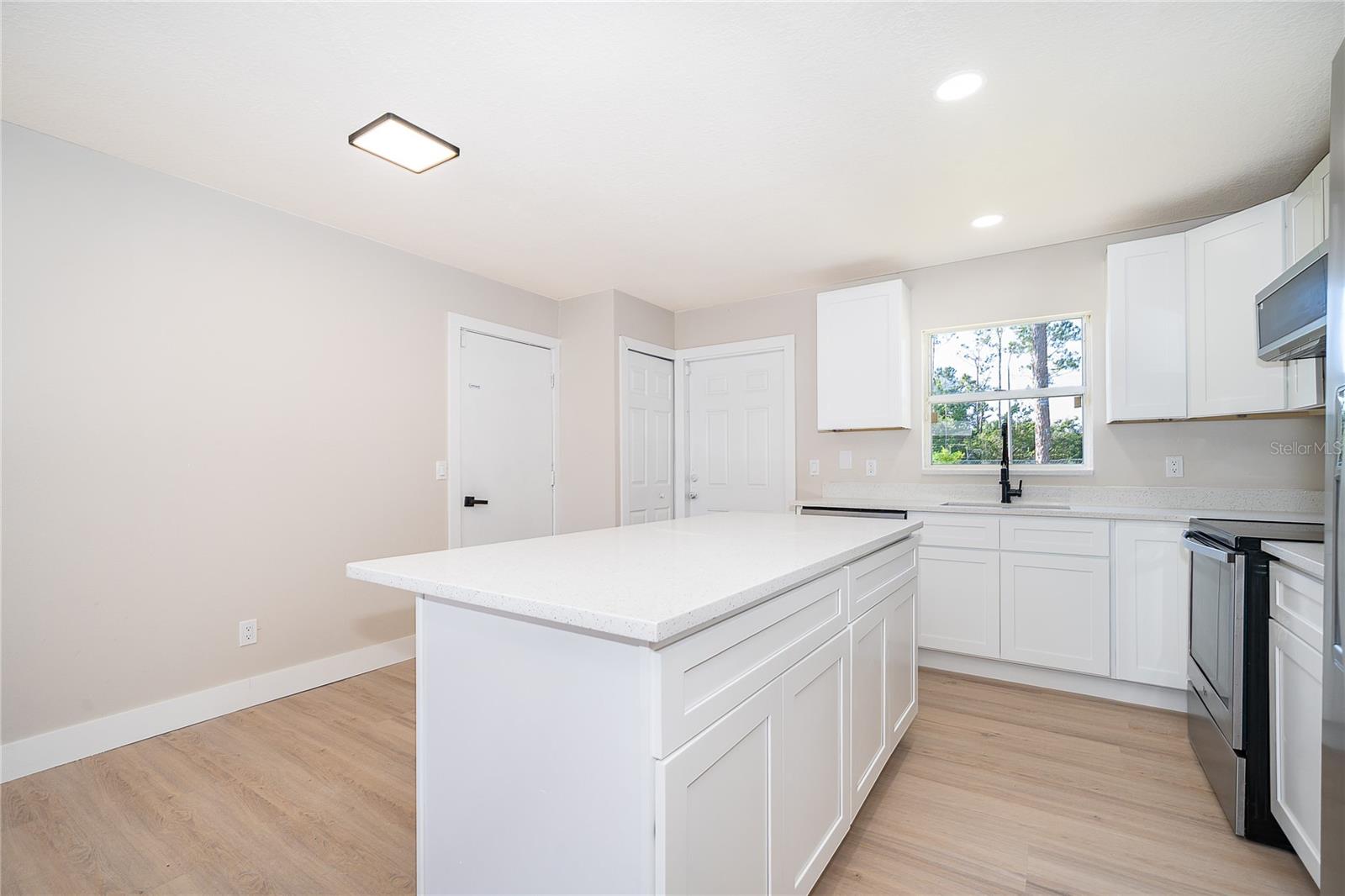 1033 EMBRUN CT