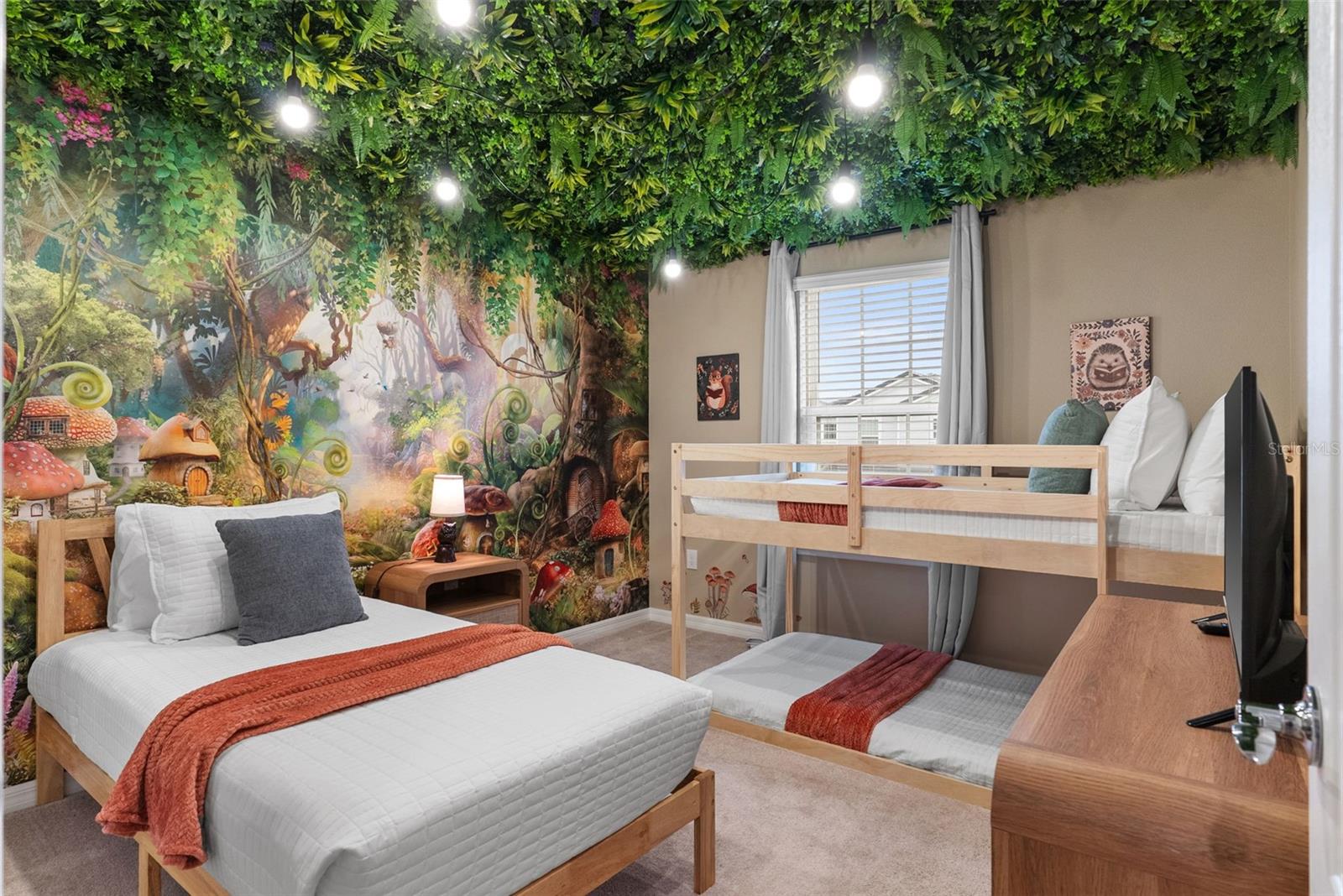 7247 OAKMOSS LOOP LOOP