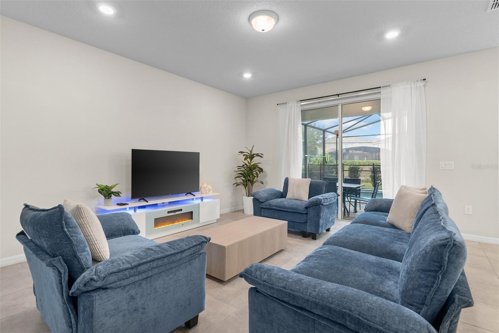 7247 OAKMOSS LOOP LOOP