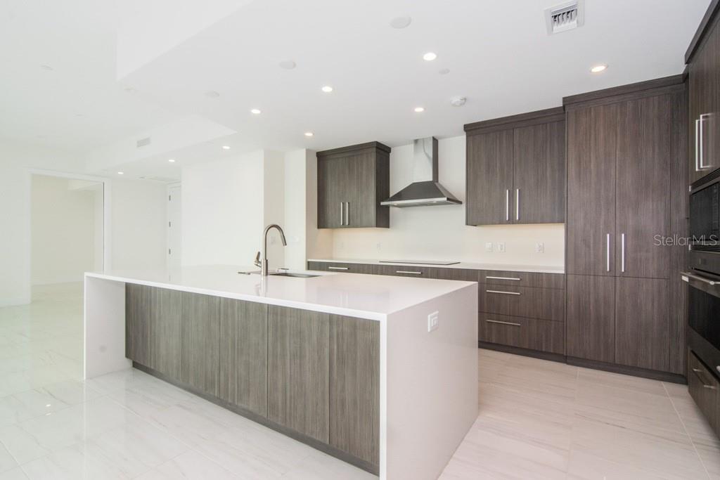 3401 BAYSHORE BOULEVARD Unit: 1902