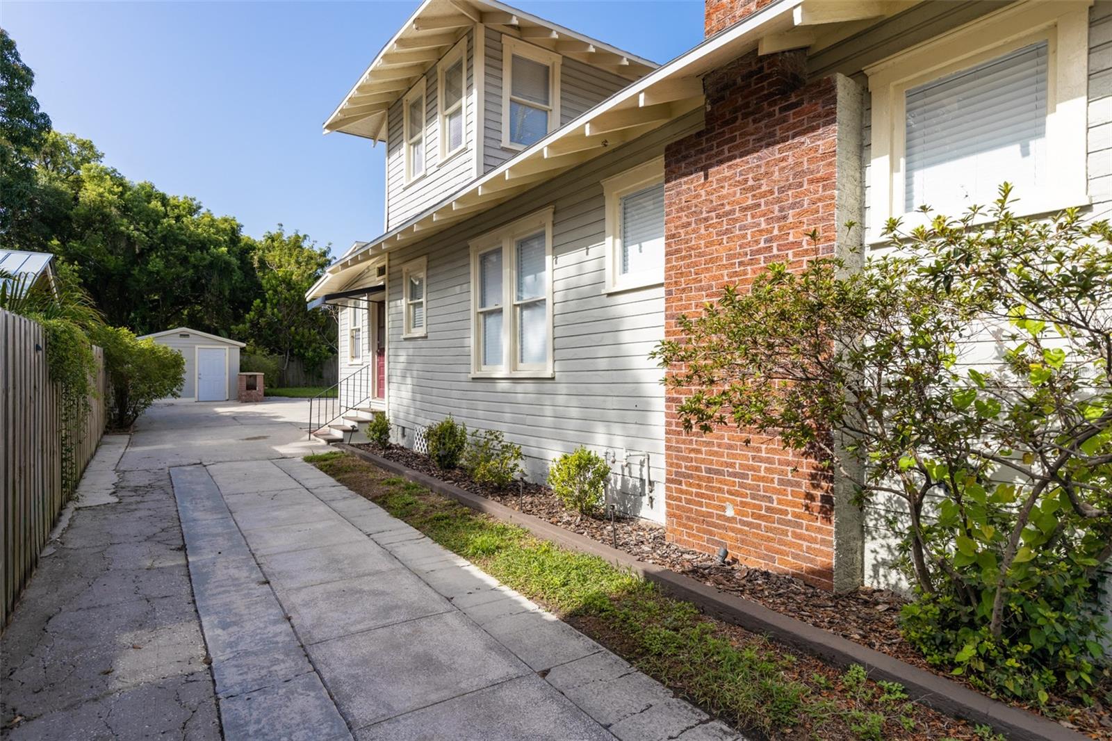 507 E FLORIBRASKA AVENUE