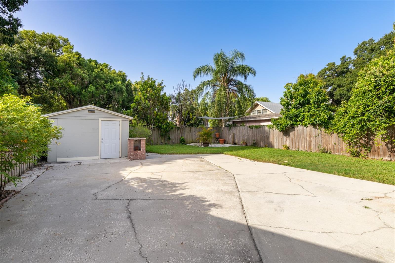 507 E FLORIBRASKA AVENUE