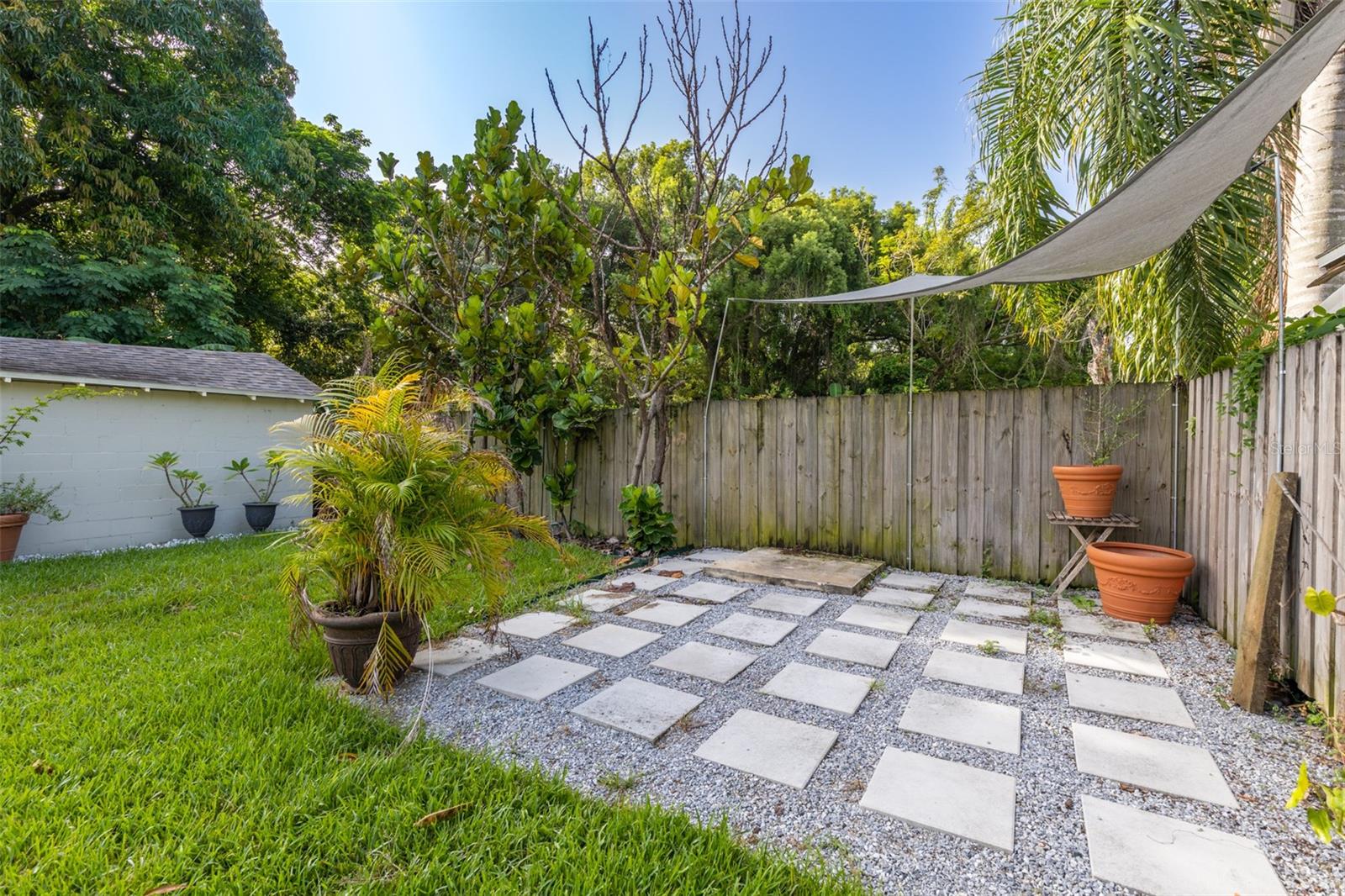 507 E FLORIBRASKA AVENUE