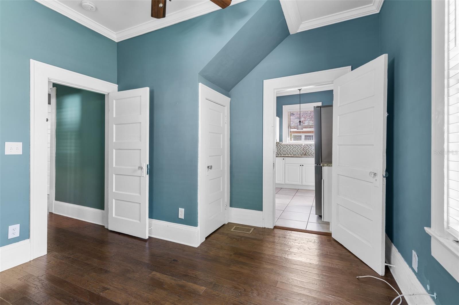507 E FLORIBRASKA AVENUE