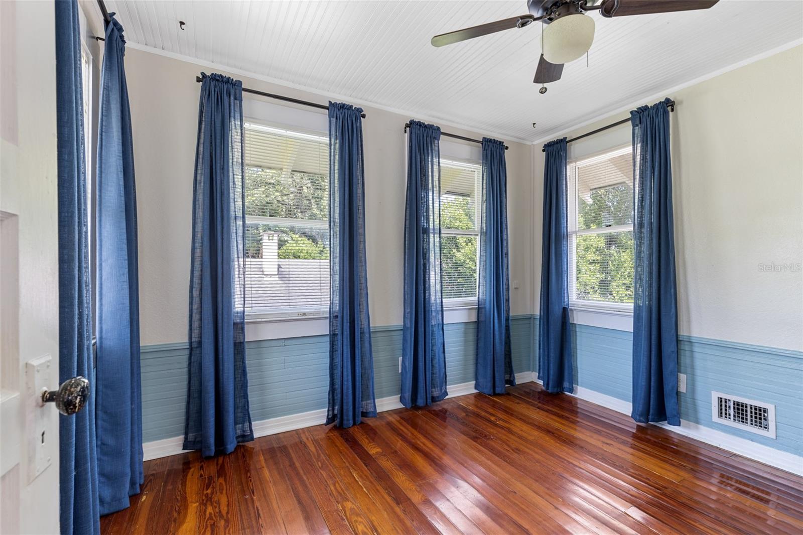 507 E FLORIBRASKA AVENUE