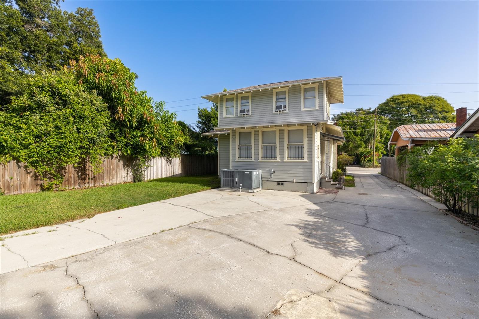 507 E FLORIBRASKA AVENUE