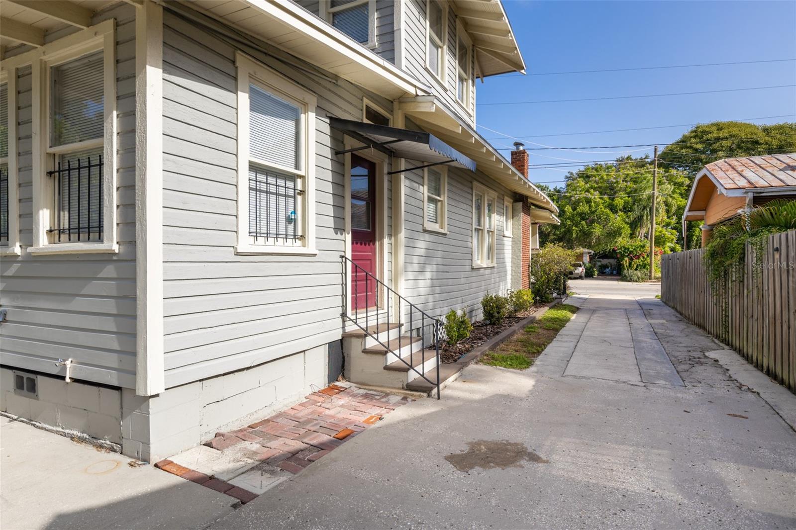 507 E FLORIBRASKA AVENUE