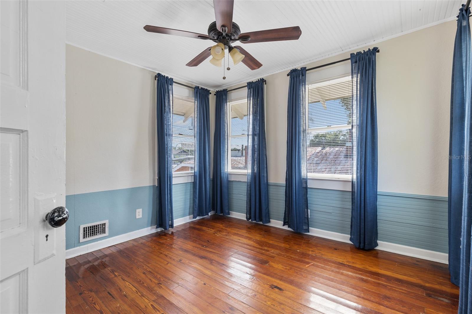 507 E FLORIBRASKA AVENUE