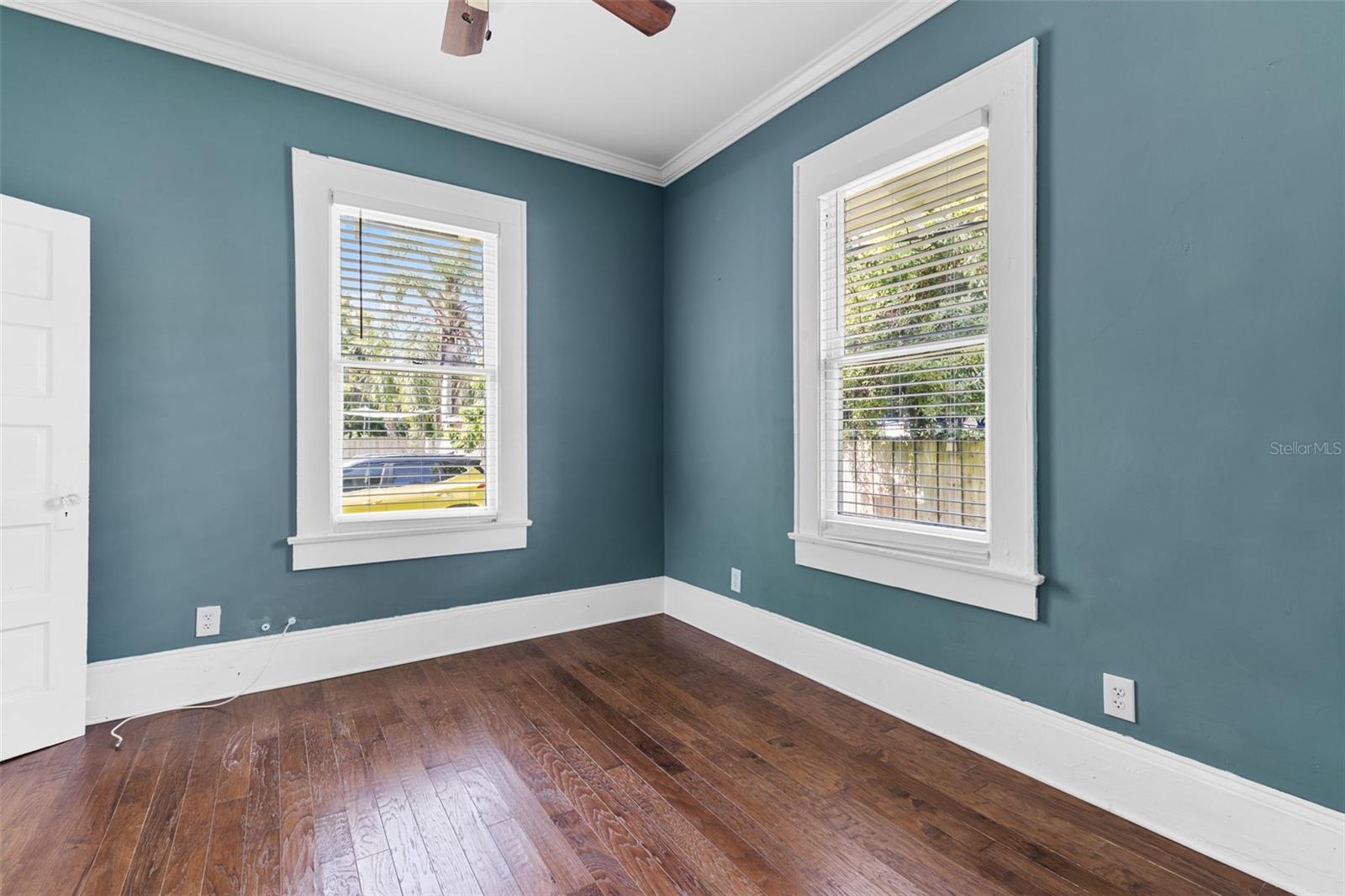 507 E FLORIBRASKA AVENUE