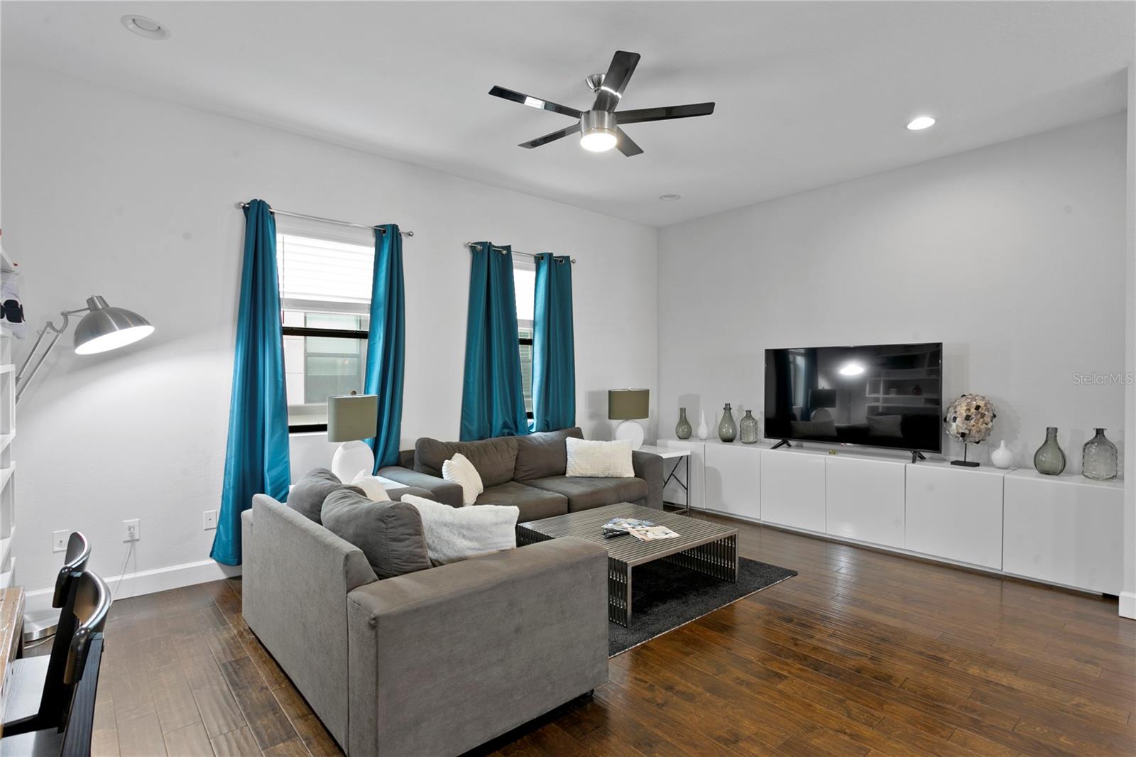 1330 W GRAY STREET Unit: 2