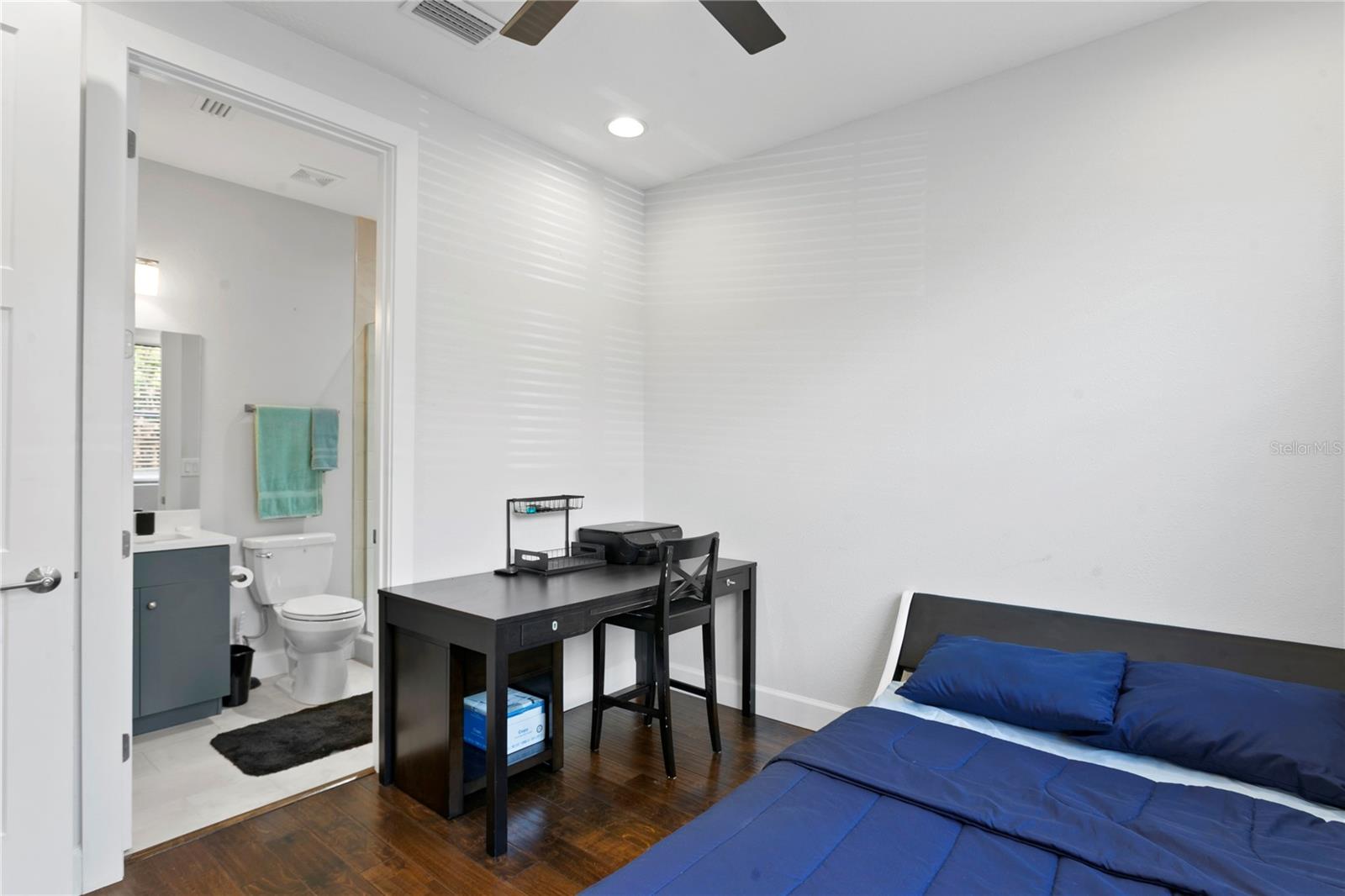 1330 W GRAY STREET Unit: 2