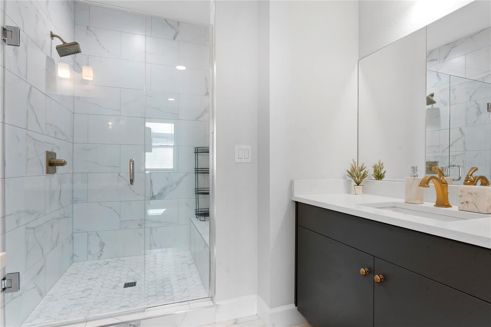 1330 W GRAY STREET Unit: 2