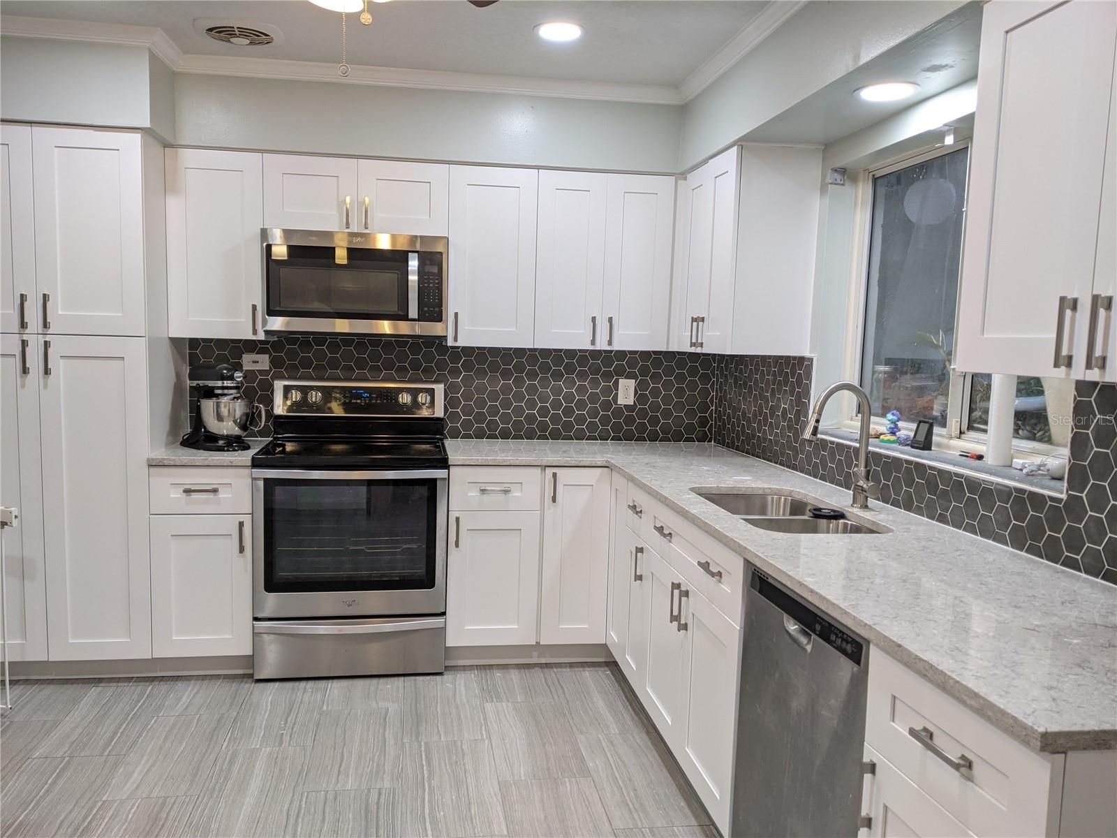 5006 W DICKENS AVENUE