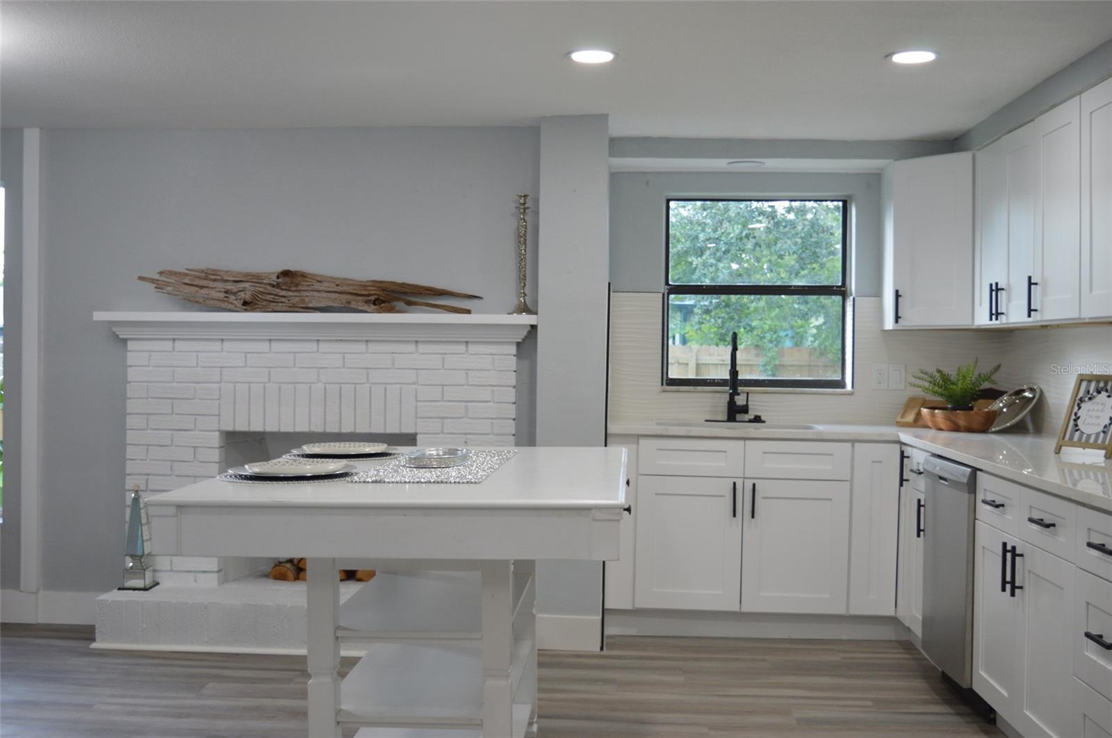 301 CASLER AVE