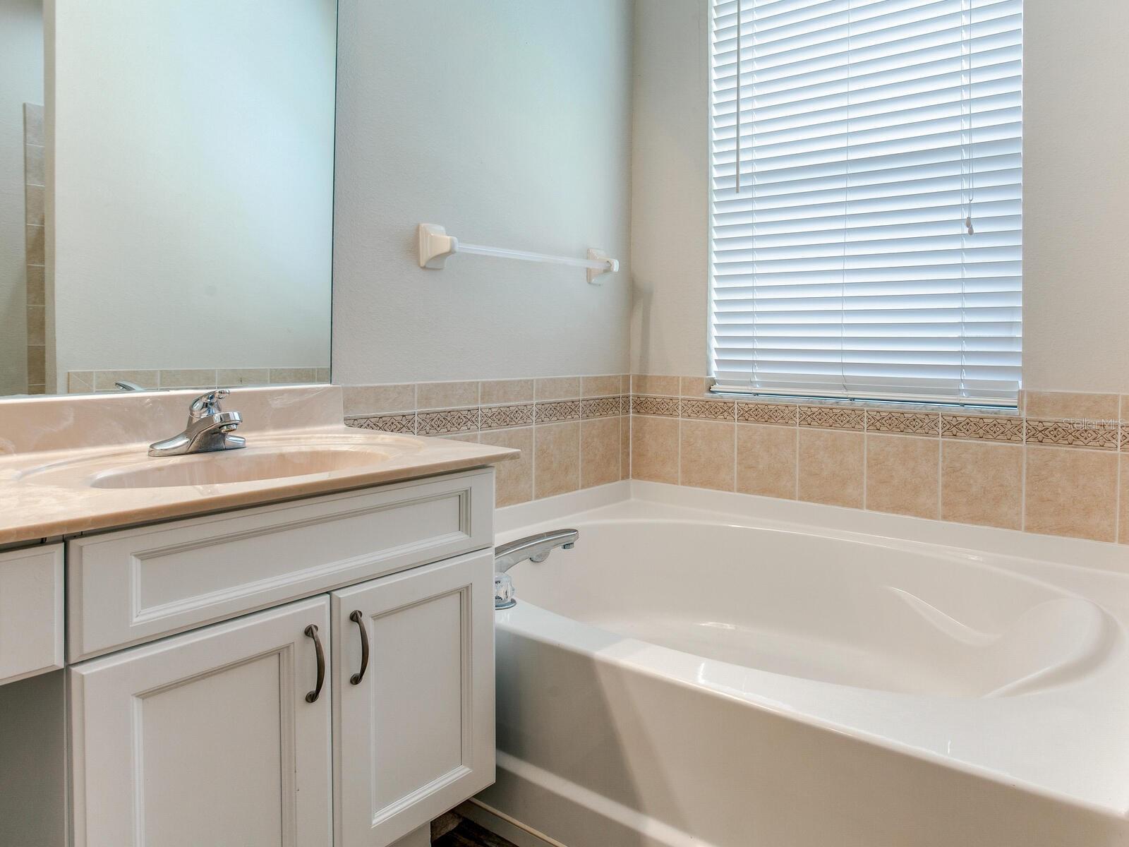 11213 LAUREL BROOK CT