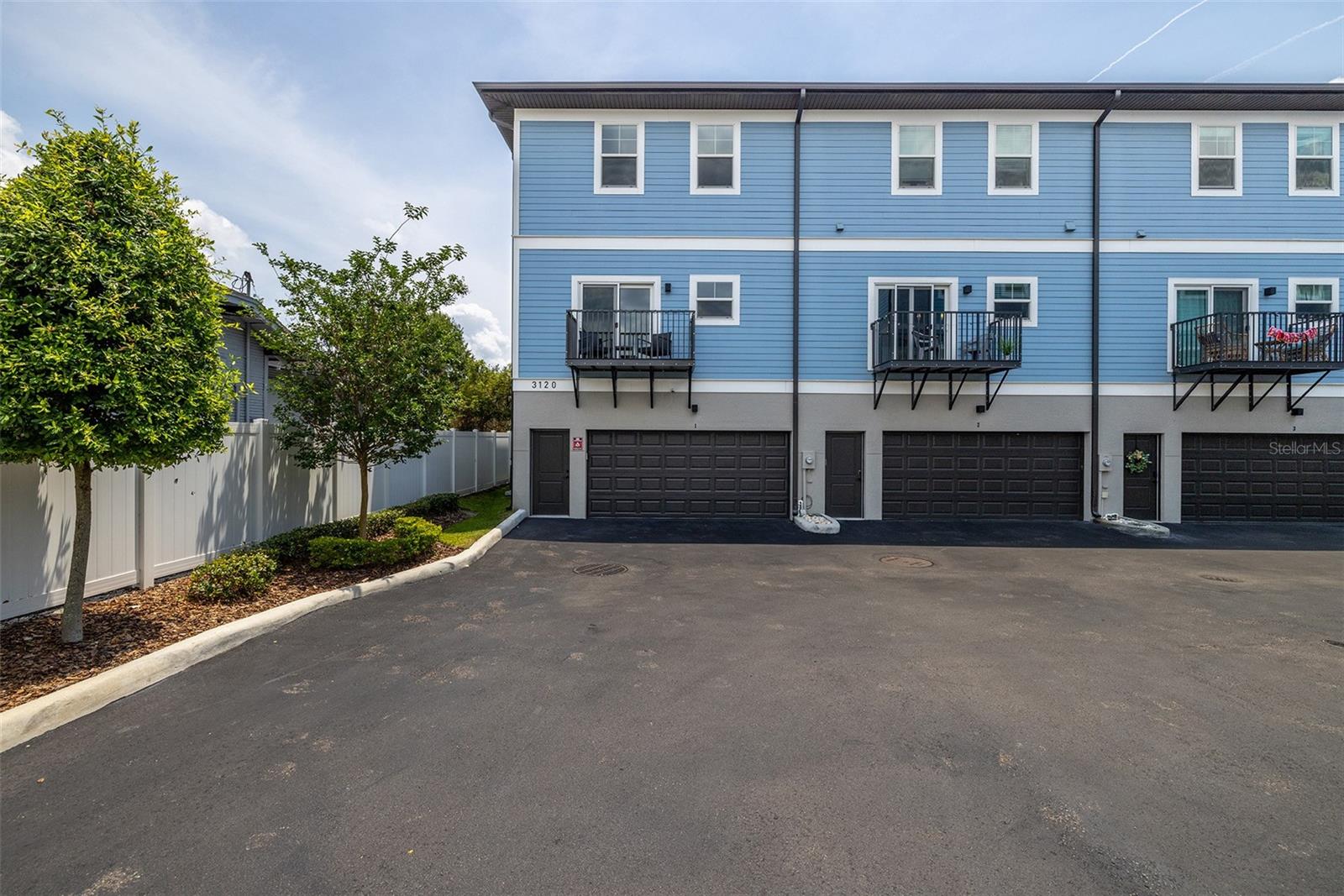 3120 W AZEELE ST #1