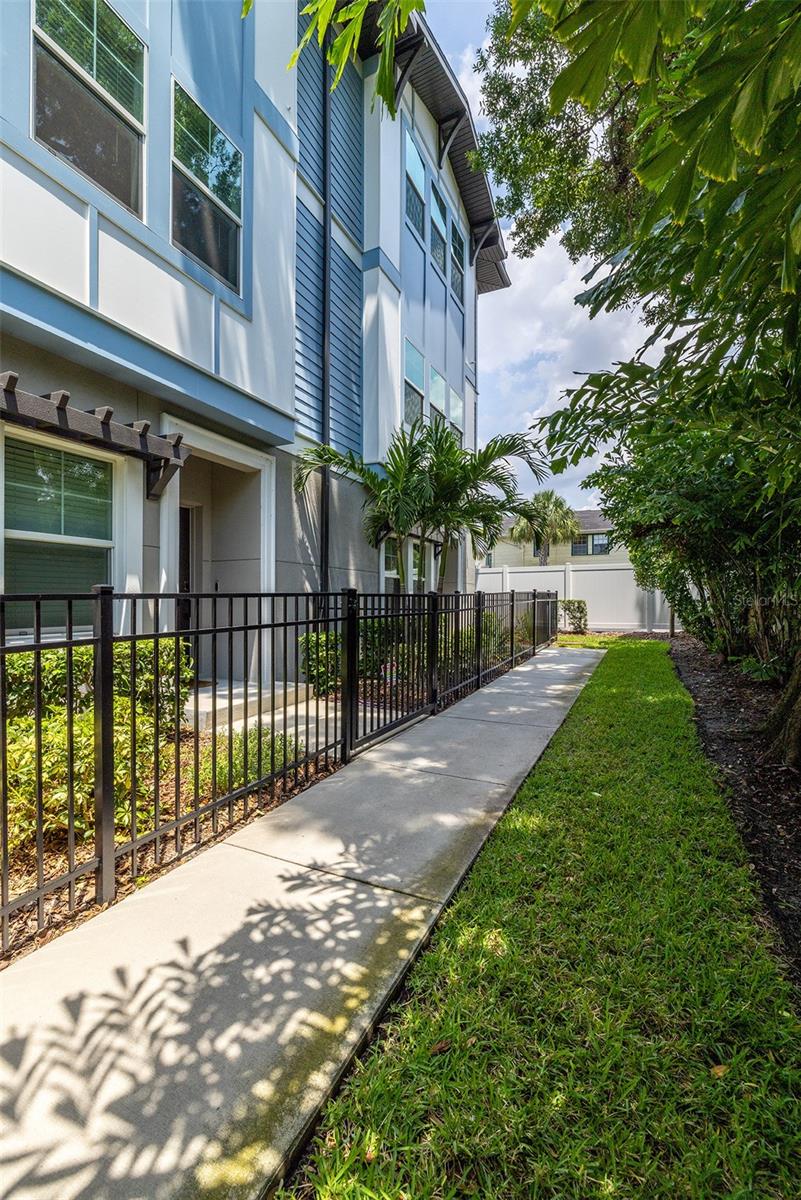 3120 W AZEELE ST #1