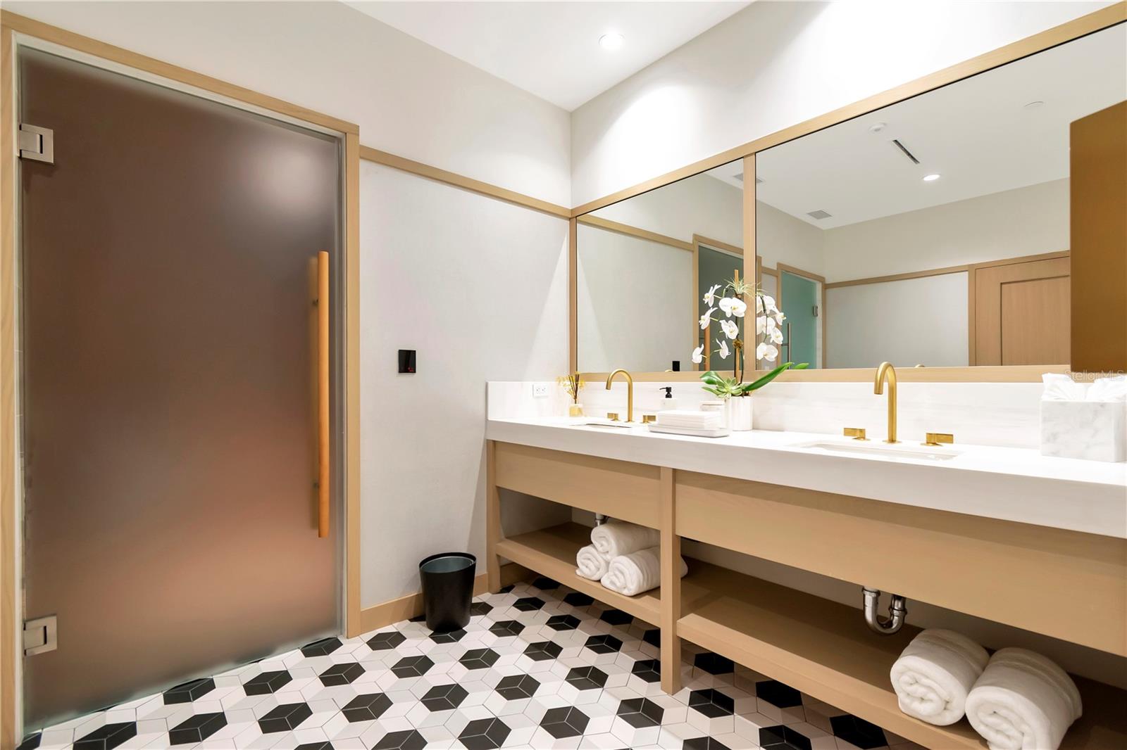 2912 W SANTIAGO ST #703