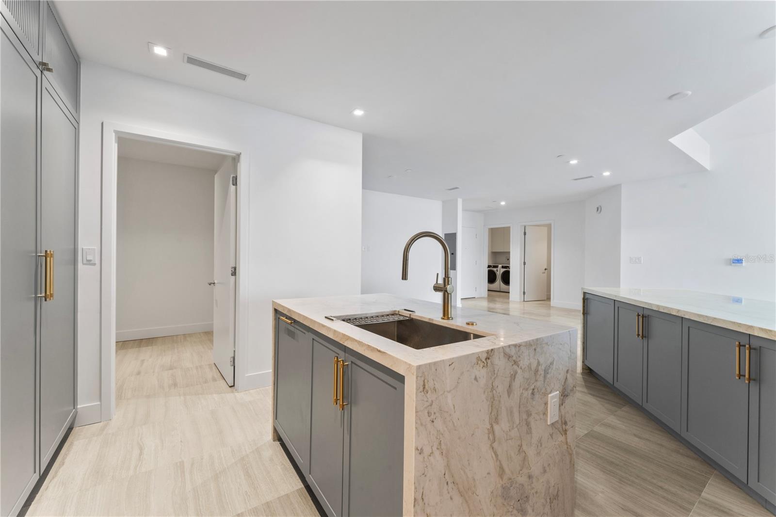 2912 W SANTIAGO ST #703