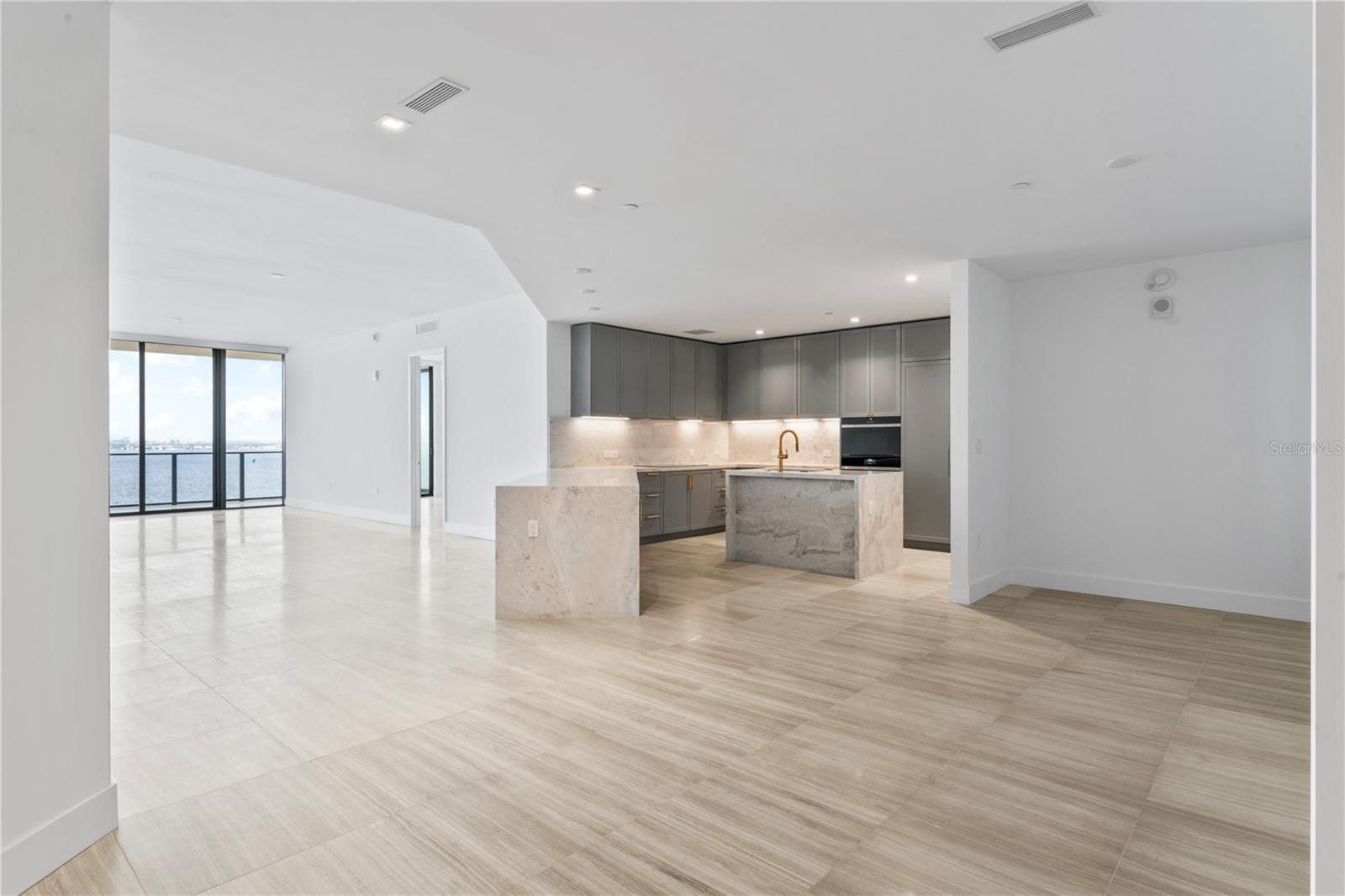 2912 W SANTIAGO ST #703