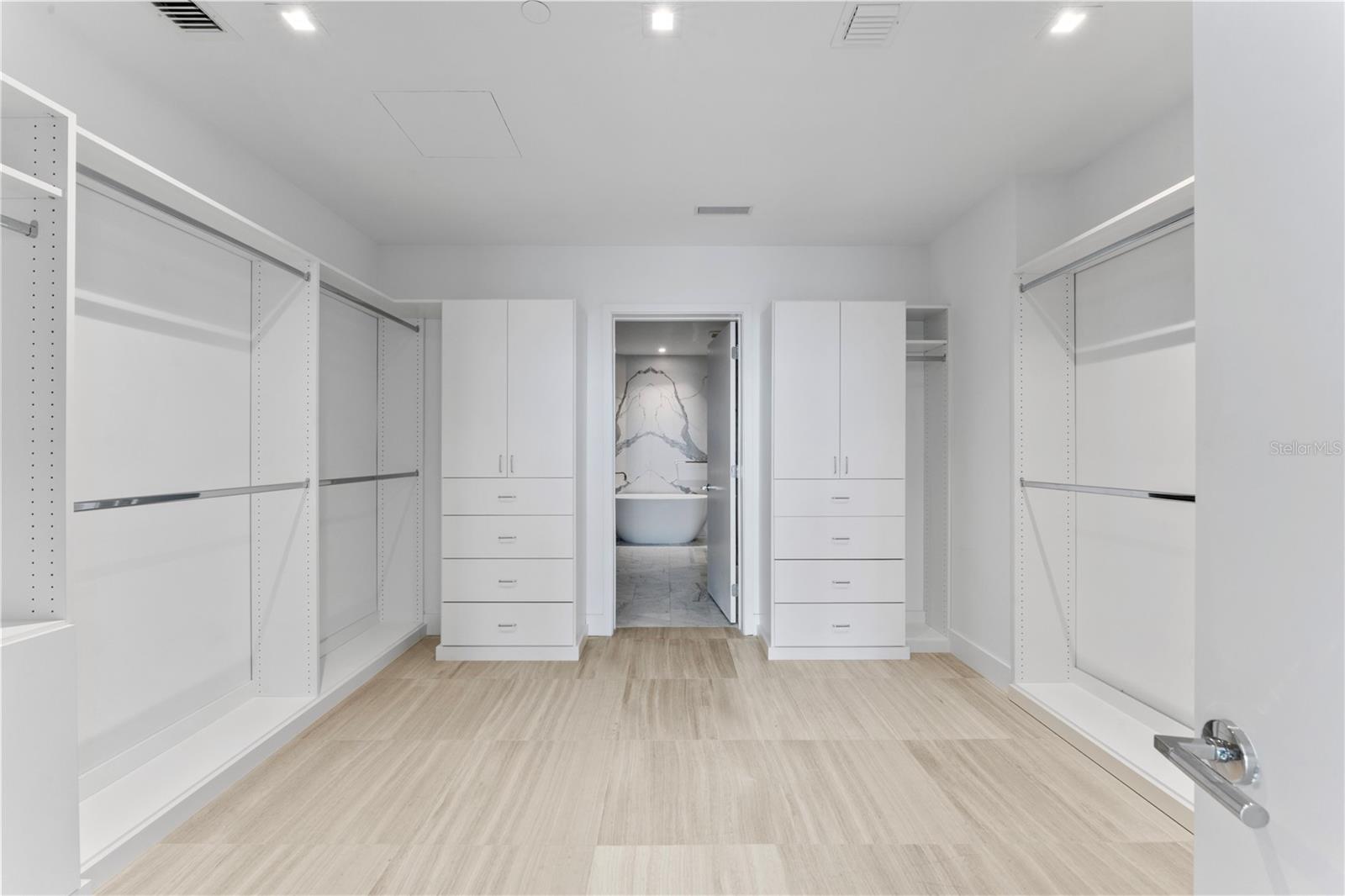 2912 W SANTIAGO ST #703